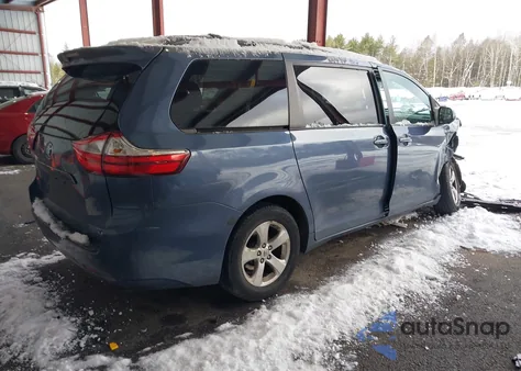 2017 Toyota Sienna Le 8 Passenger из США, поврежденный, VIN 5TDKZ3DC2HS826636